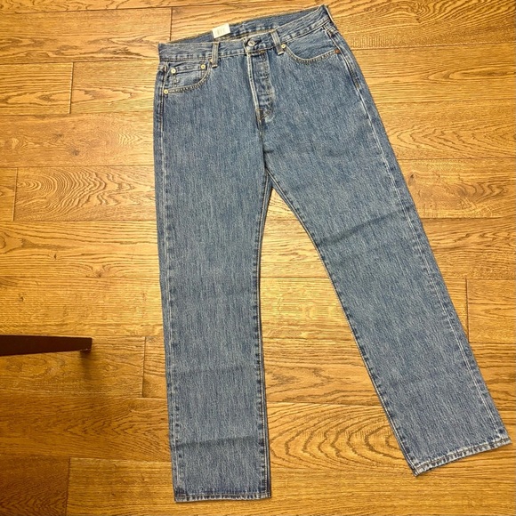 Levi's 501 Original Medium Stonewash
Jeans - Picture 7 of 15